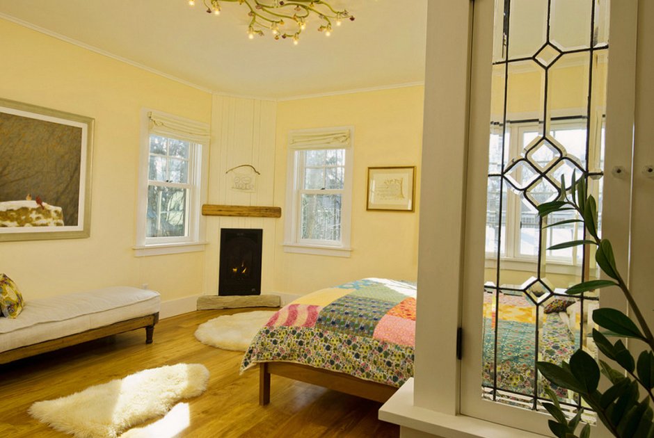 Small bedroom with corner windows