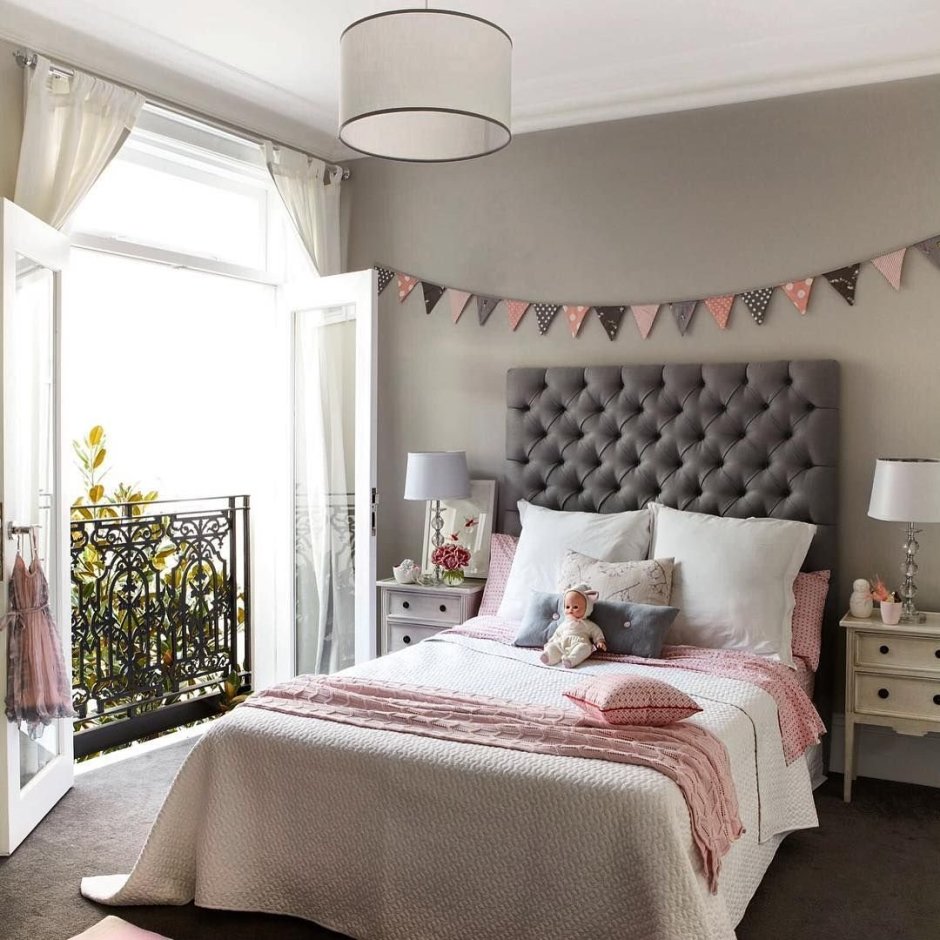Pink and grey bedroom walls
