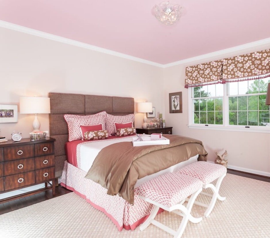 Pink colour in bedroom