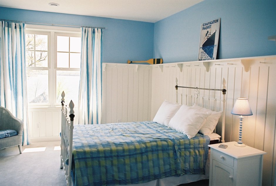 Light blue paint for bedroom