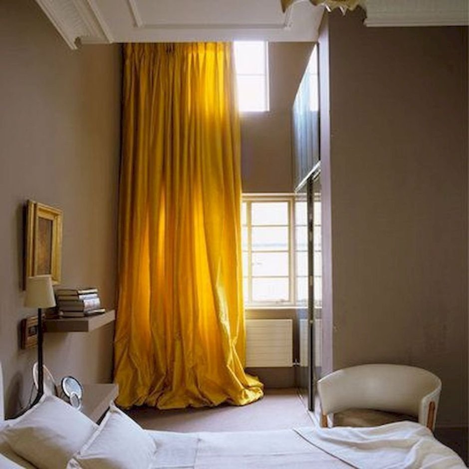 What colour curtains with yellow walls