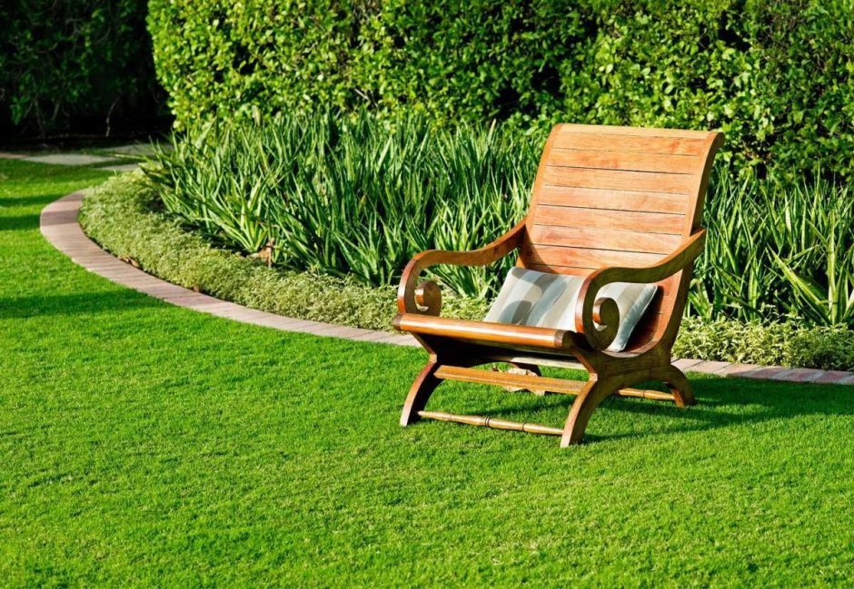 Grass lawn chair