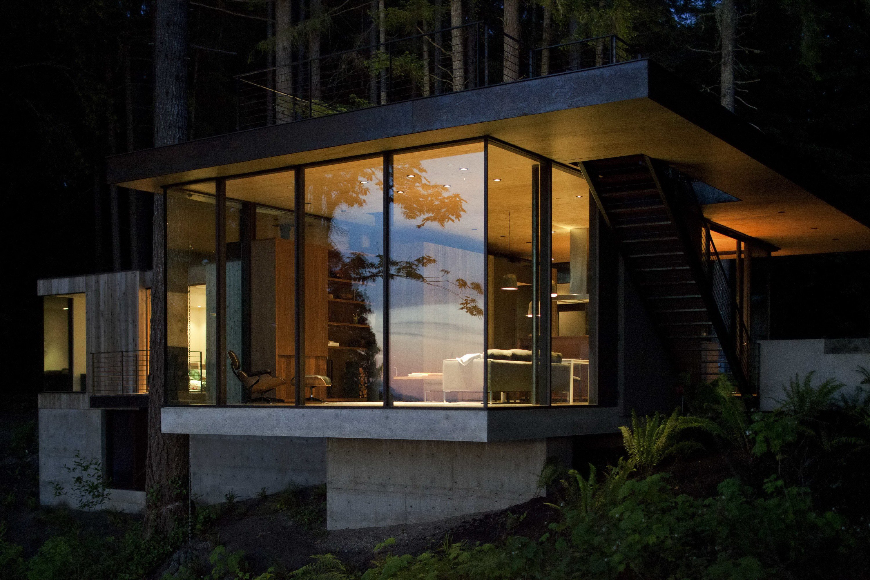 Дом измов. ЭКОДОМ штат Вашингтон (Пьюджет-саунд). Дом с панорамными окнами. Красивый домик с панорамными окнами. Дом с большими панорамными окнами.