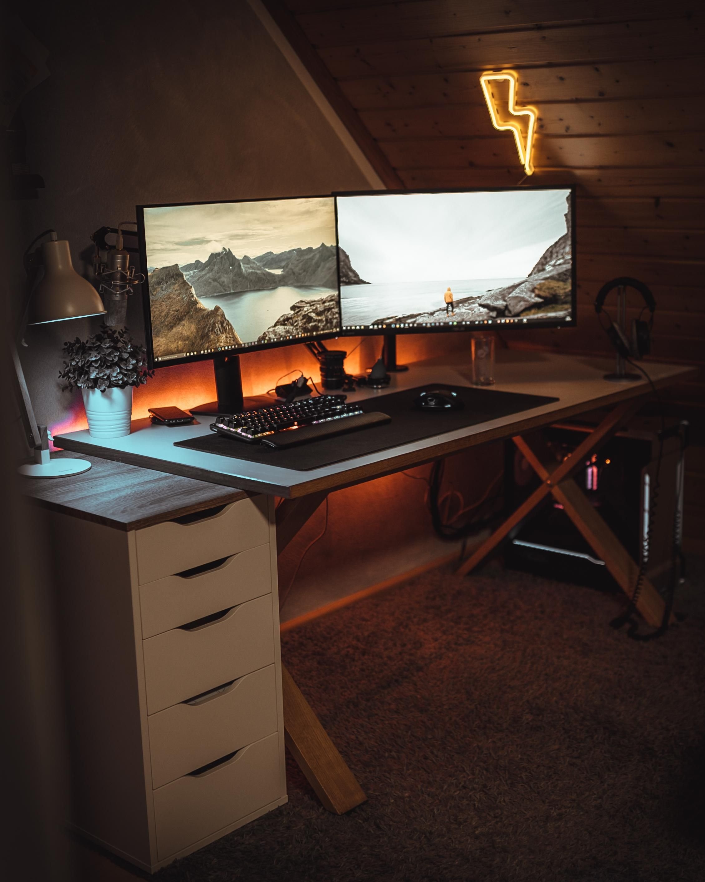 Красивый стол для компьютера