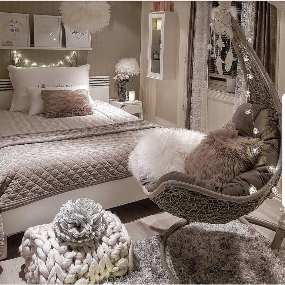 Luxurious bedroom for a girl
