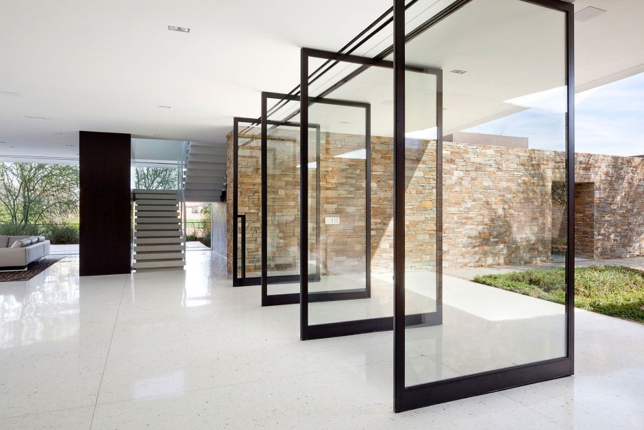 Whole -glass partitions of the loft