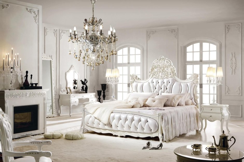 Luxurious white bedroom