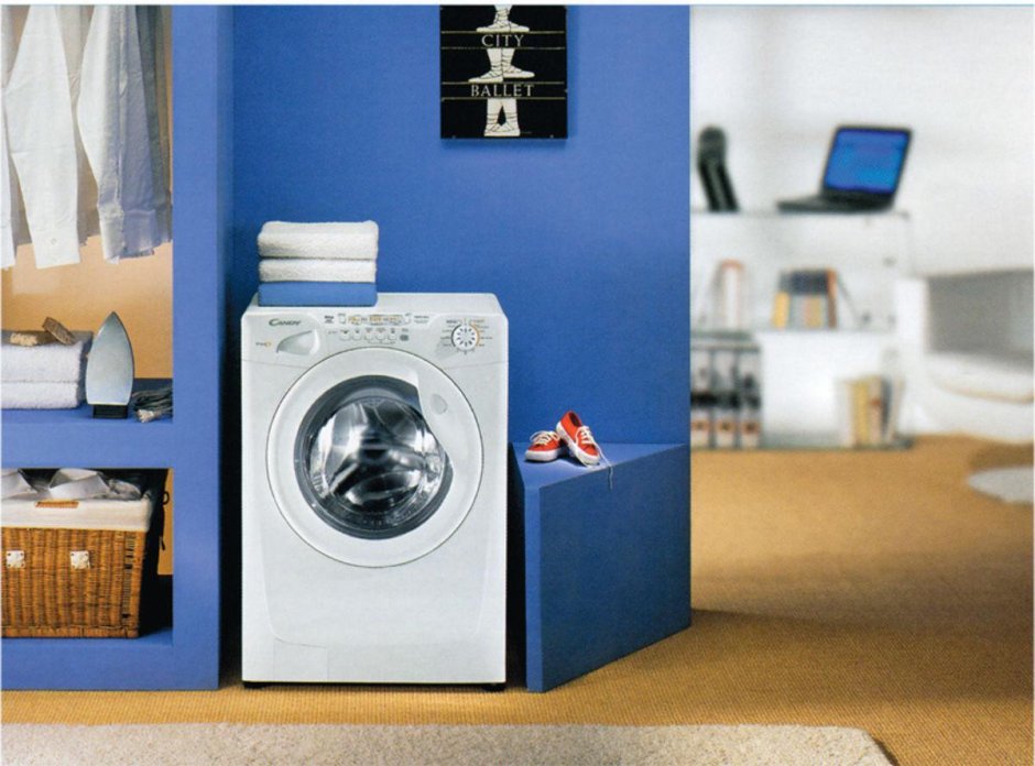 Laundry Room with Washing Machine