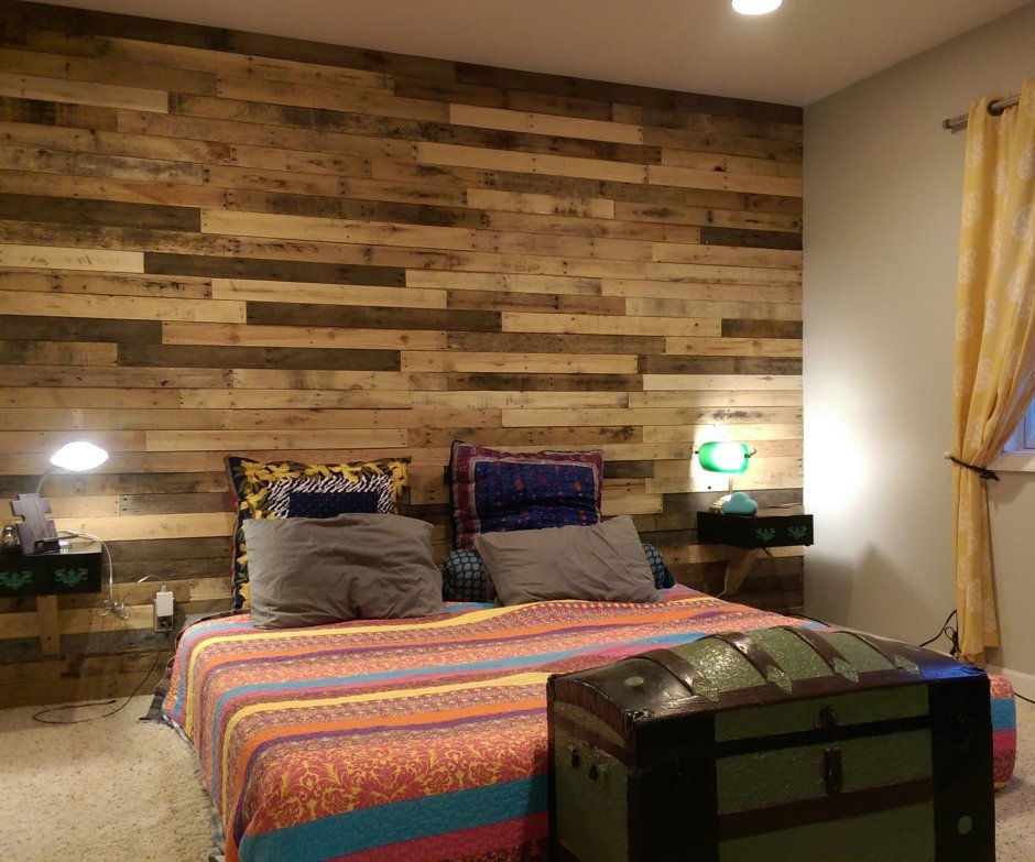 Wall decoration with pallets