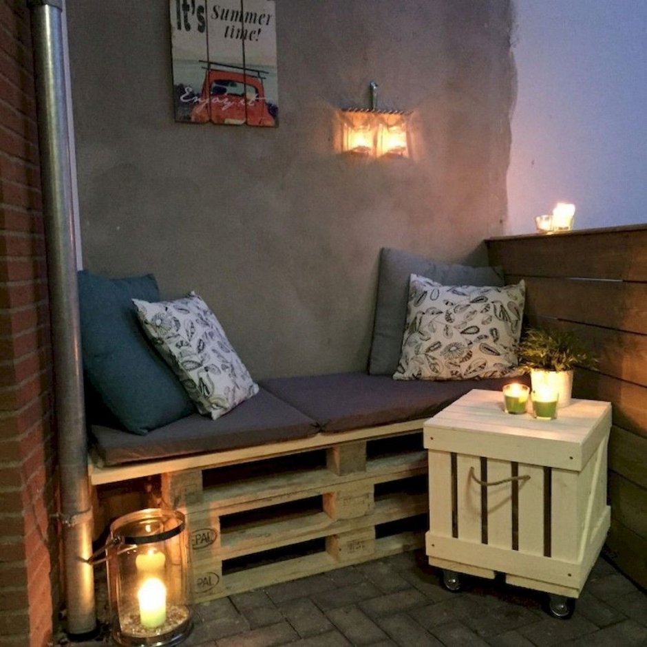Pallet sofa for the balcony