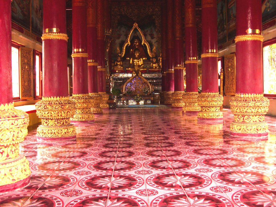 Red lattices in the design of Buddhist temples