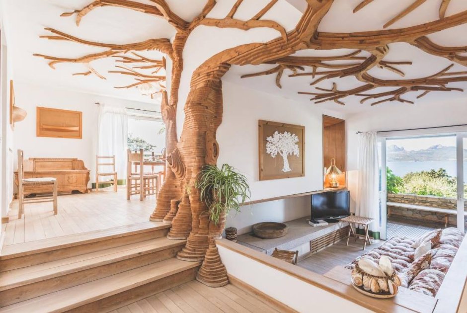 Bent tree private house interior