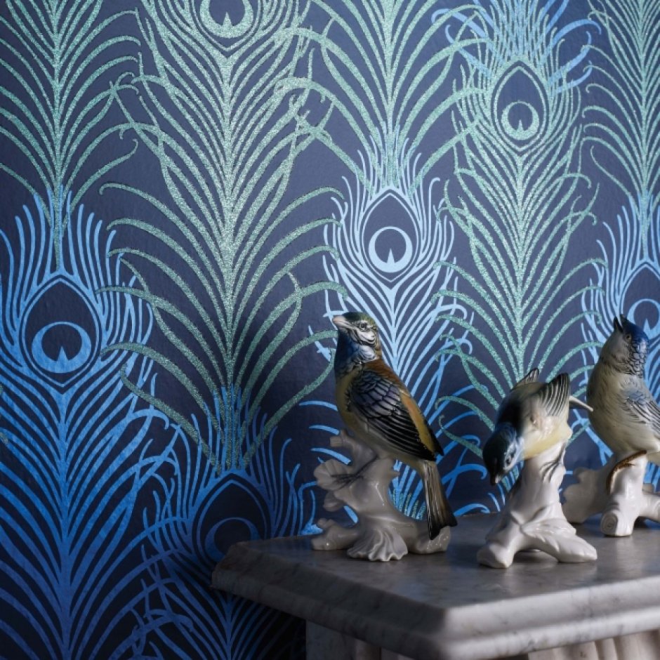 Paints with peacocks in the interior