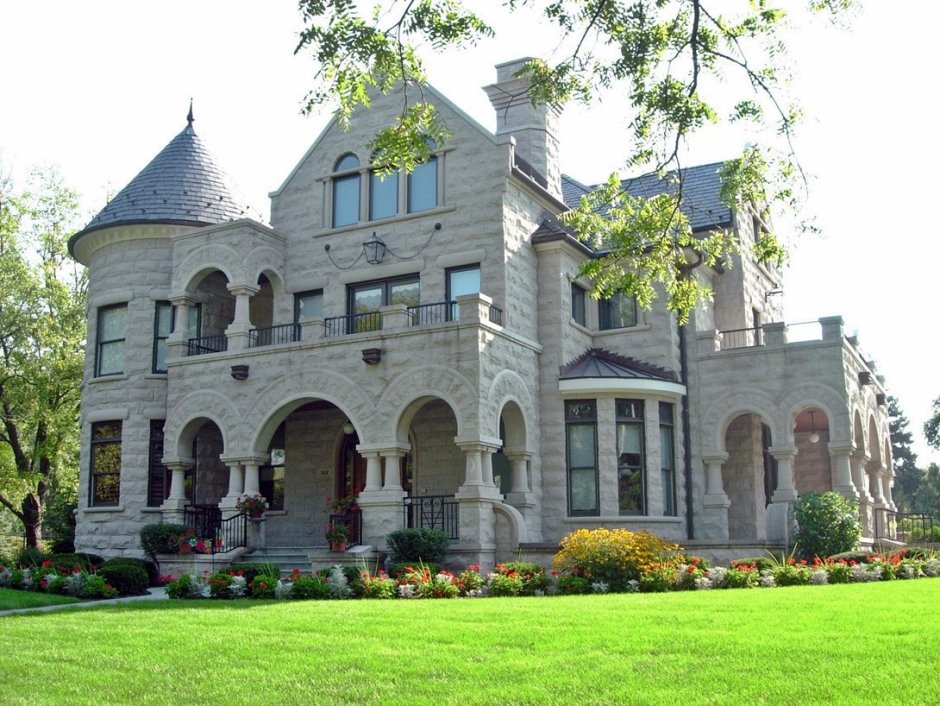 Villa in Los Angeles colonial style