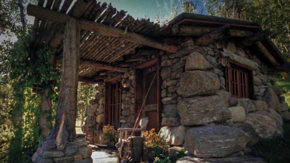 Log and stone house