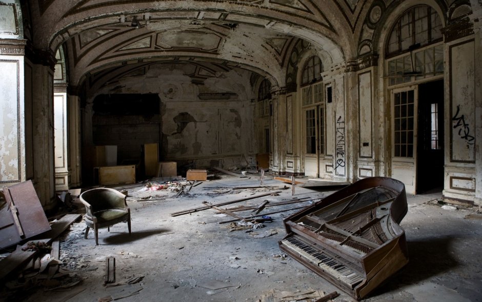 An abandoned blurry room