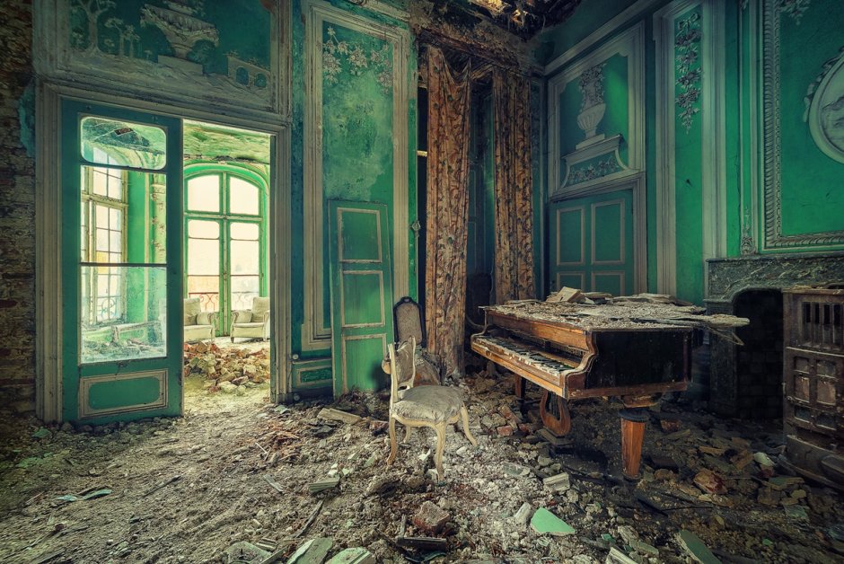 Abandoned rooms in an abandon