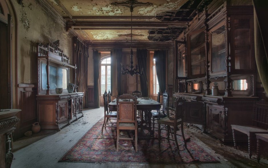 An abandoned room
