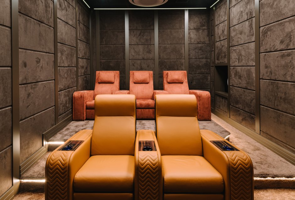 Multi -level sofas of the cinema