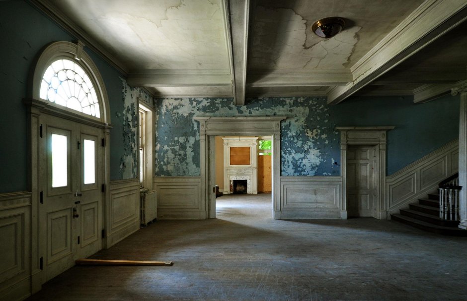 Abandoned mansion Lebanon Virginia