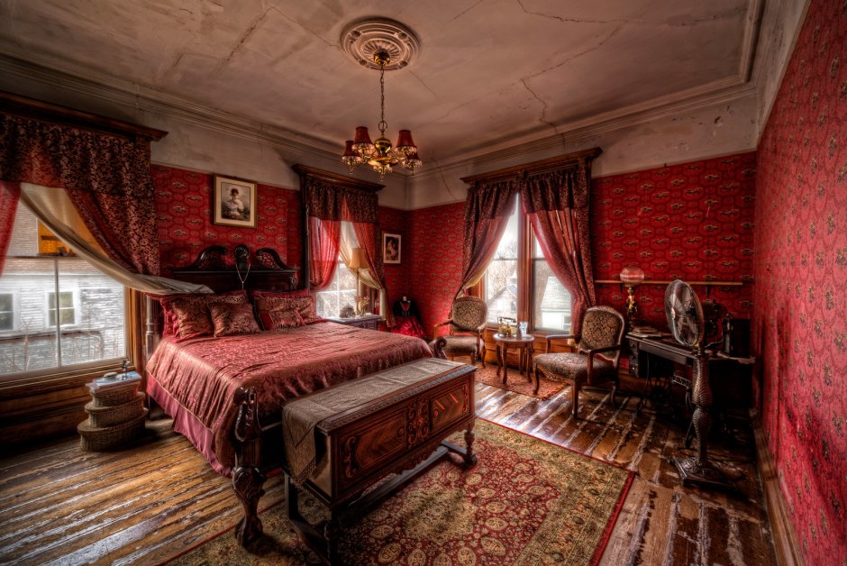 Gothic's Victorian -style bedroom