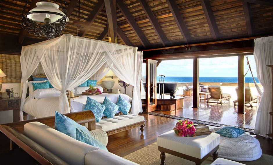 Beach -style bedroom
