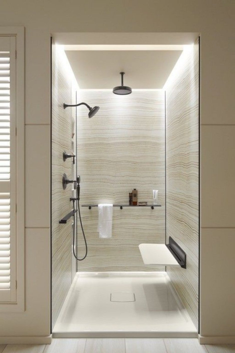 Bath with a glass partition