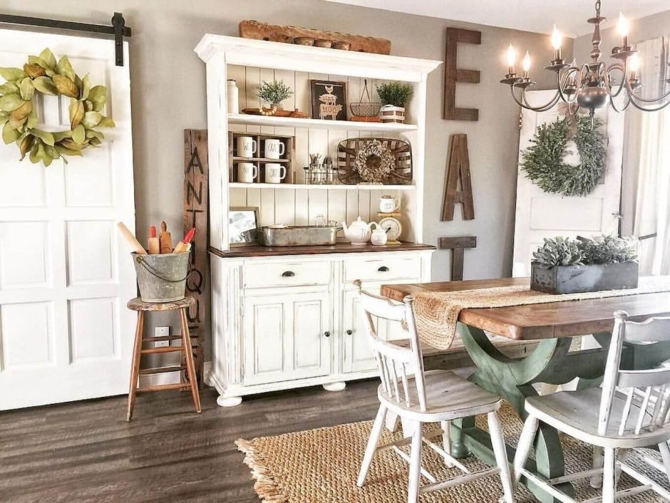 Kitchen in the style of country eclectica Provence
