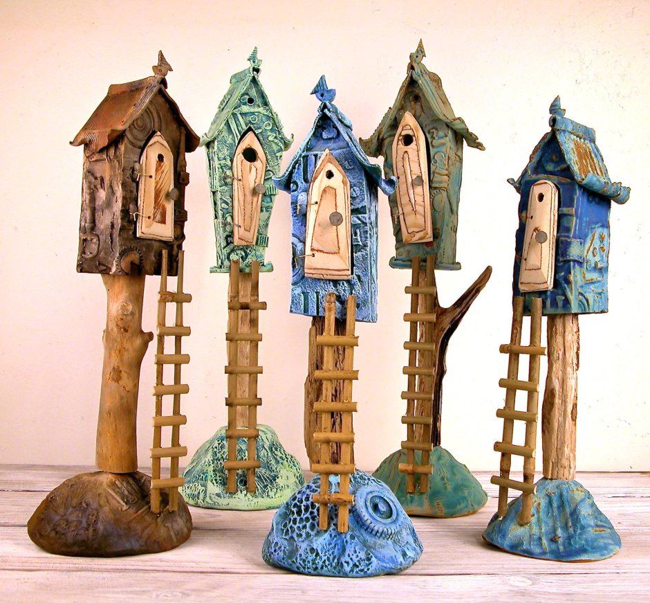 Fairy -tale house from cardboard
