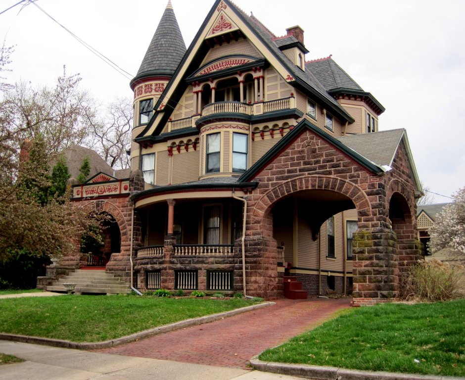 Tiny Victorian cottage in New York
