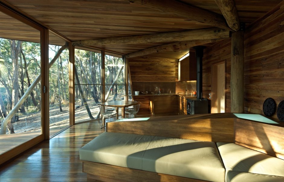 Panoramic windows in a log house