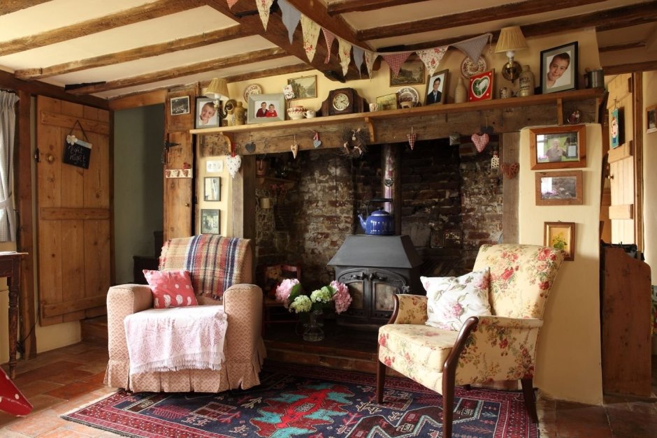 Cottage living room design