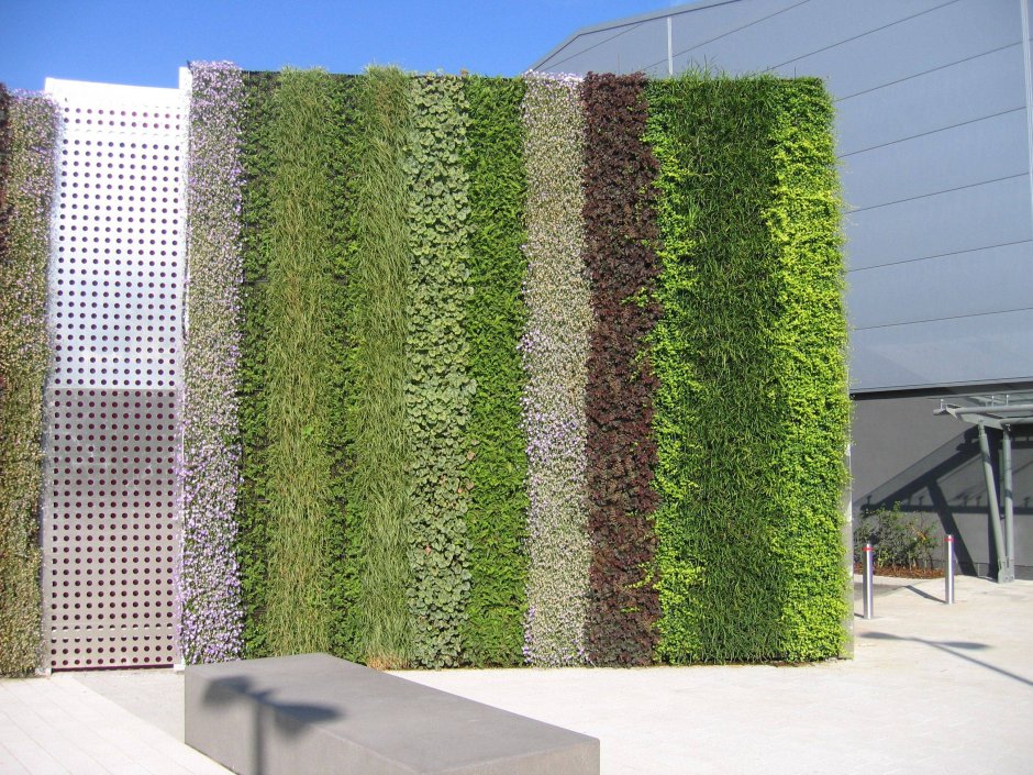 Artificial vertical garden