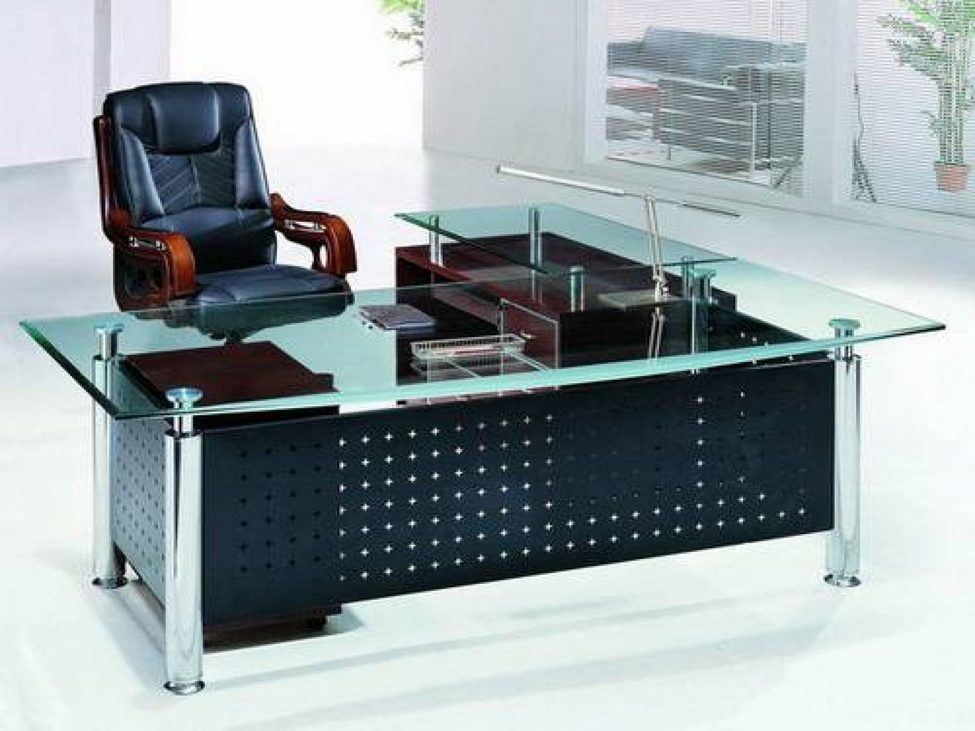 Экранный стол. Необычные столы для офиса. Стол стеклянный офисный. Необычный стол руководителя. Стильные столы для офиса.