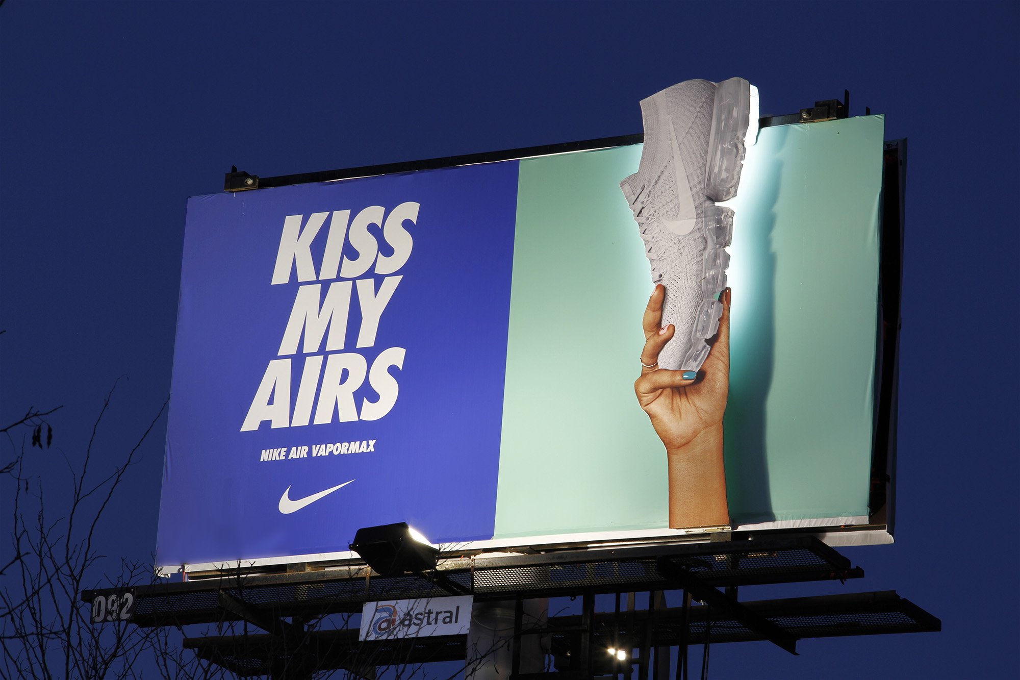 Билборд Nike 2022. Рекламный баннер. Креативные баннеры. Креативная реклама баннер.