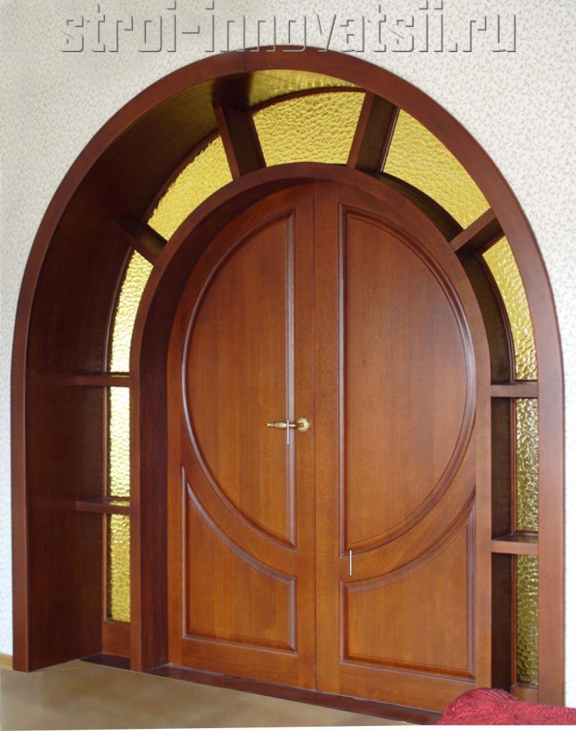 Дверная деревянная арка. Двери арочные межкомнатные двустворчатые. Александрийские двери арочные двери. Дверь арка. Арочные входные двери.