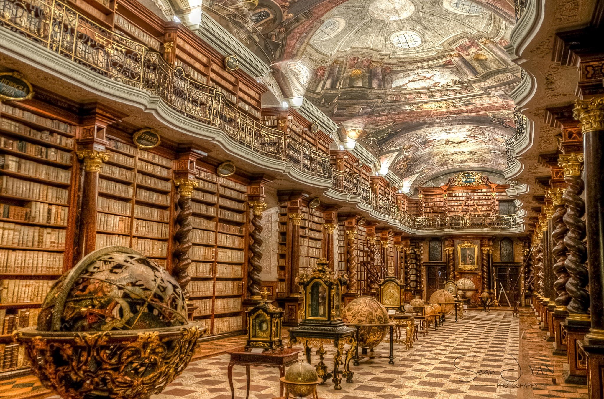 Cc library. Библиотека в Праге Клементинум. Национальная библиотека Прага Клементинум. Пражская библиотека Клементинум. Библиотека Клементинум Прага Чехия.