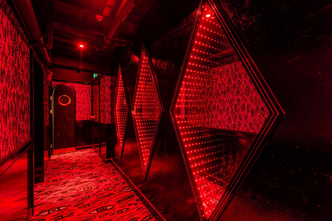 Privat room. Красная комната. Комната с красной подсветкой. Дизайн клуба. Дизайн ночного клуба.