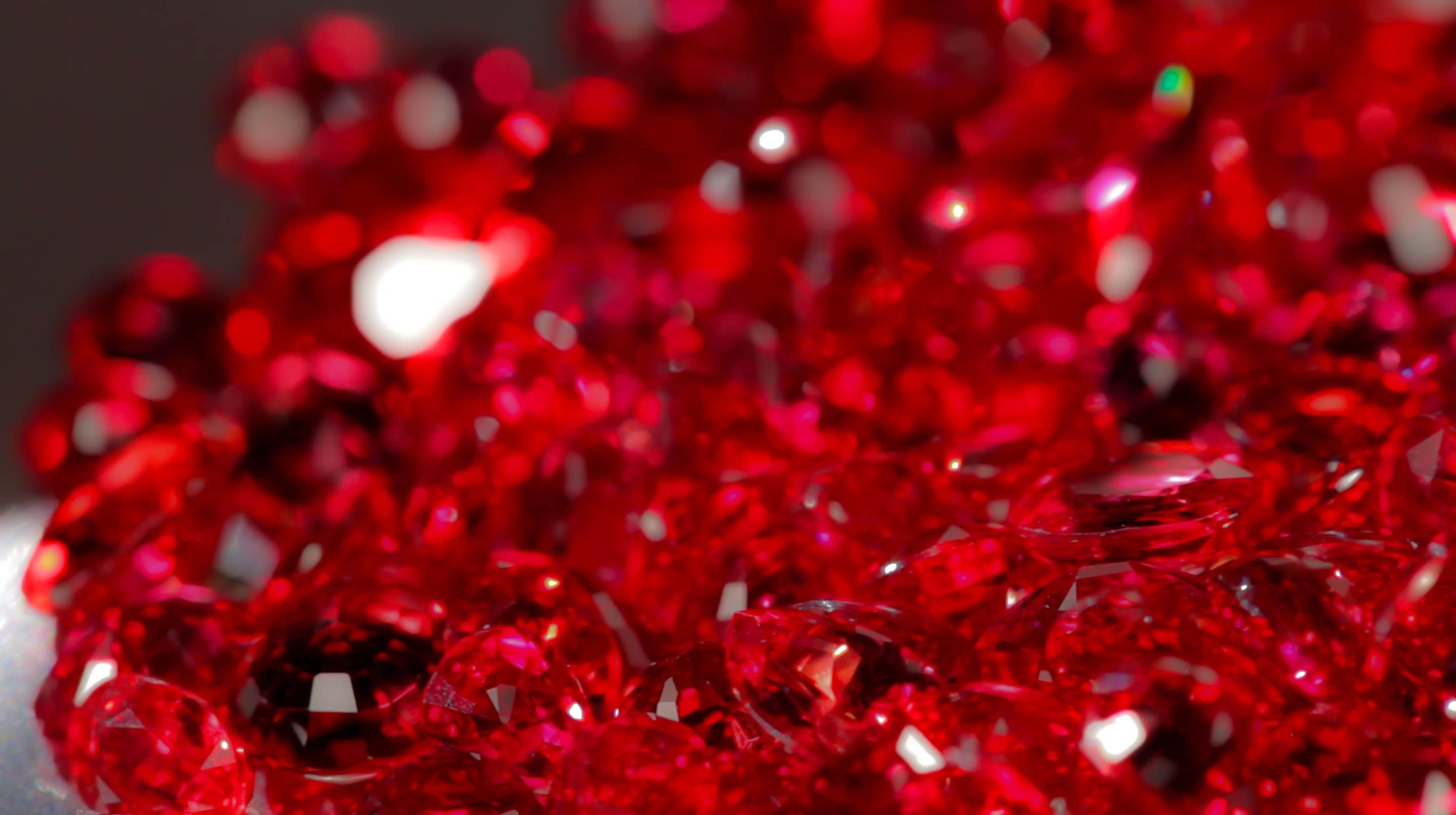 Камни руби. Рубин (минерал). Рубин Кристалл. Красный Рубин камень.