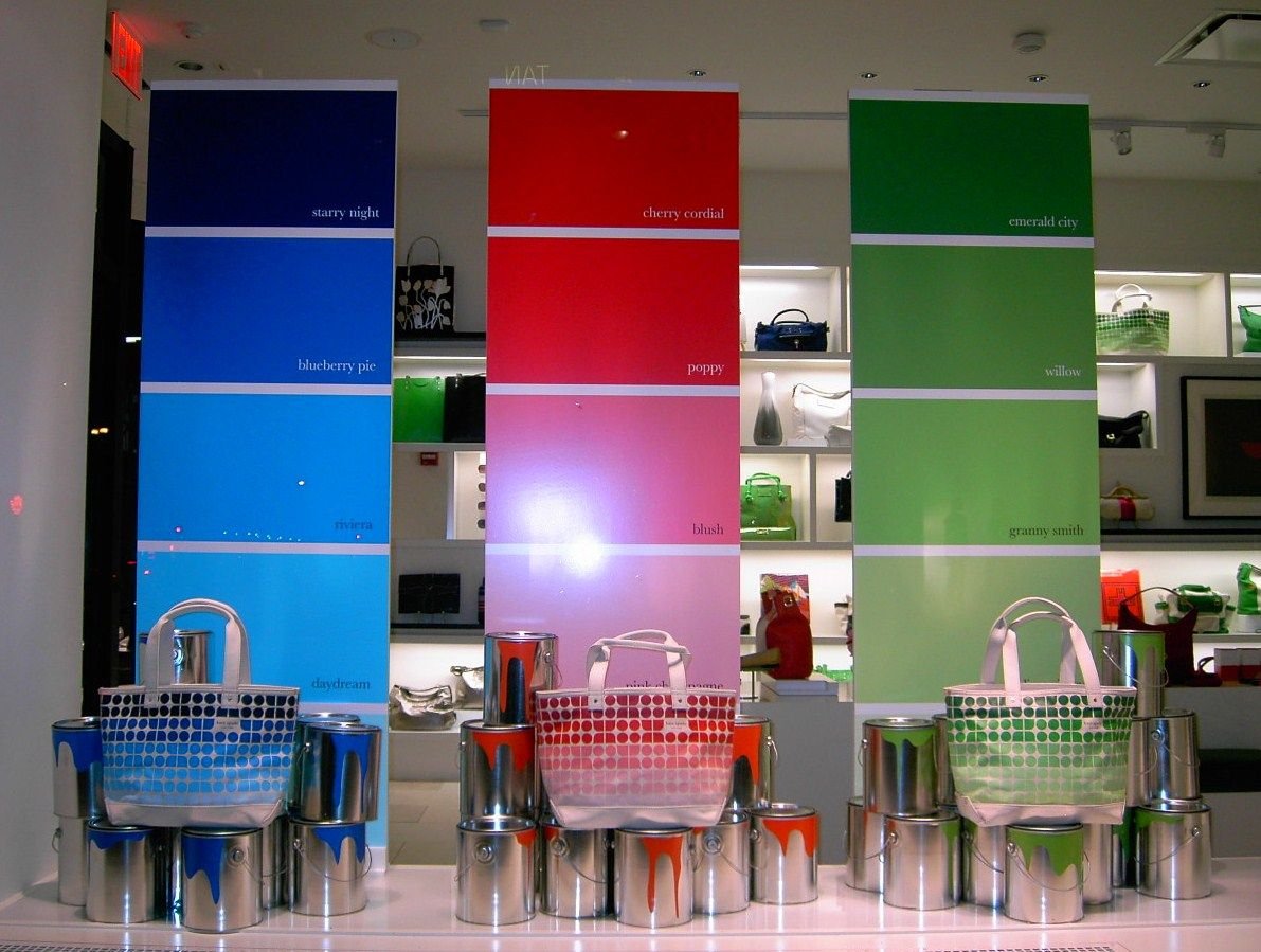 Unique store. Яркие цвета в интерьере магазина. Креативные витрины. Разноцветная витрина. Магазин красок интерьер.