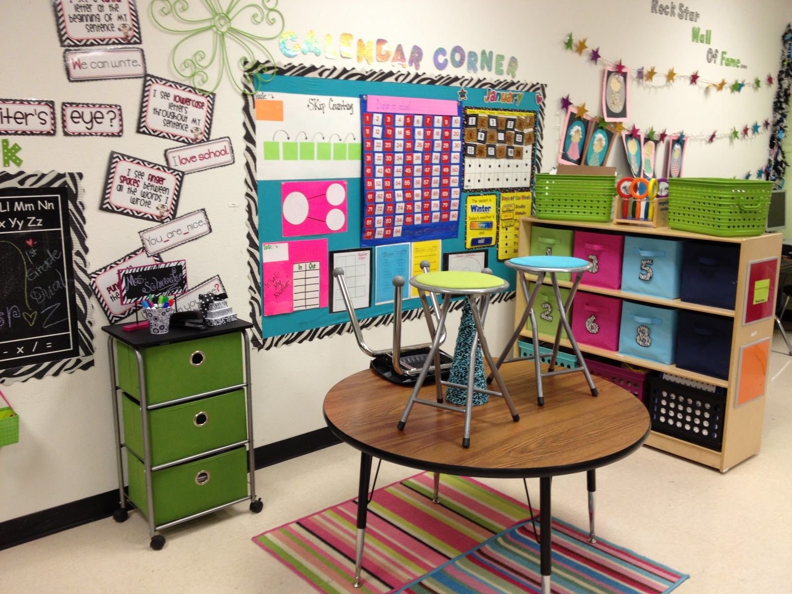 Little area. Элементарный декор. Classroom Organization. 1st Grade Classroom decoration.