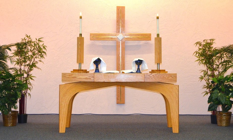 Charge altar table