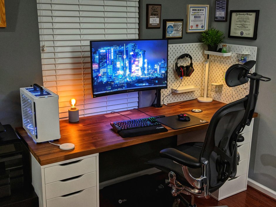 Long computer desk