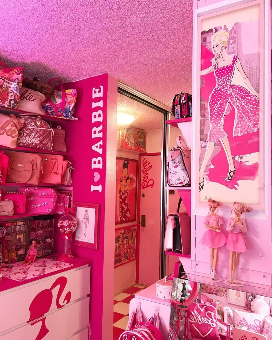 Pink room barbie