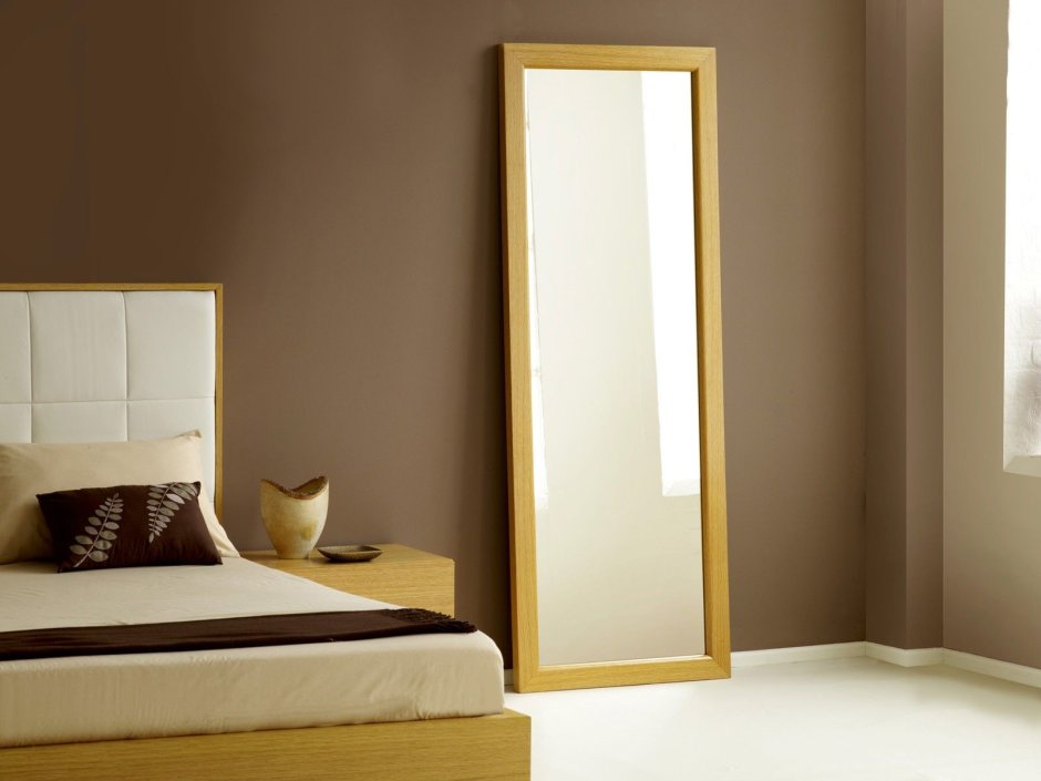 Fitted bedroom mirror