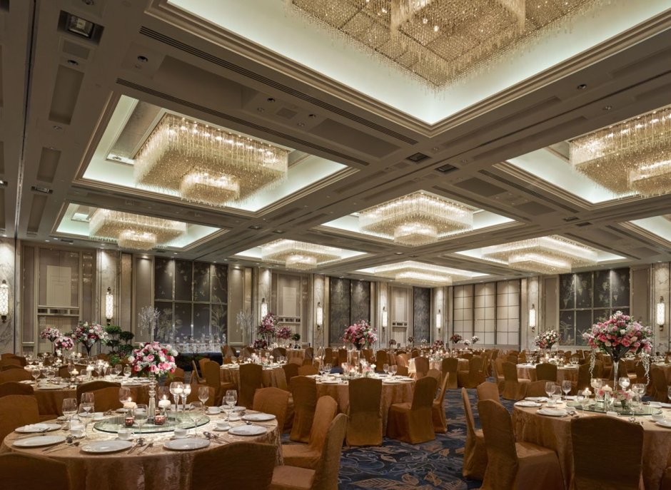 Luxurious banquet hall