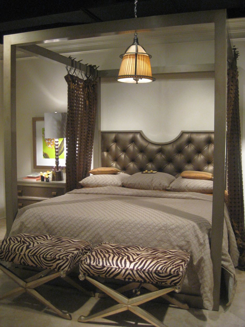 Canopy bed