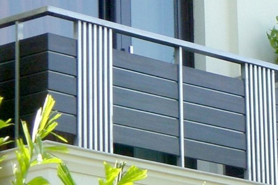 Aluminum balcony railing