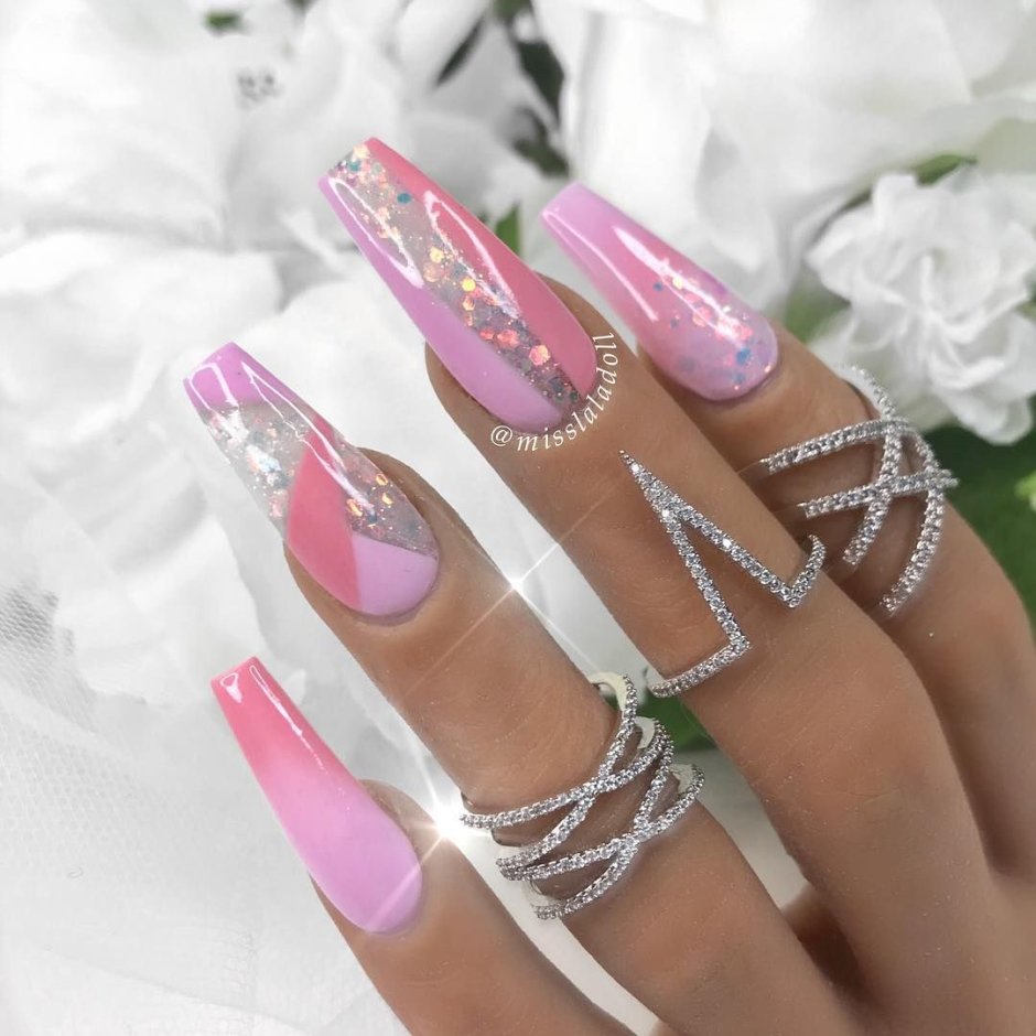 Amazon.com: Christmas Press on Nails Medium Long Fake Nails Coffin Pink  Nails with Snowflake Moose Cute Pattern Gold Glitter Full Cover on Nails  Designs Artificial Acrylic Nails for Women and Girls 24