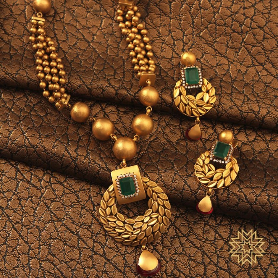 Gold jewellery necklace